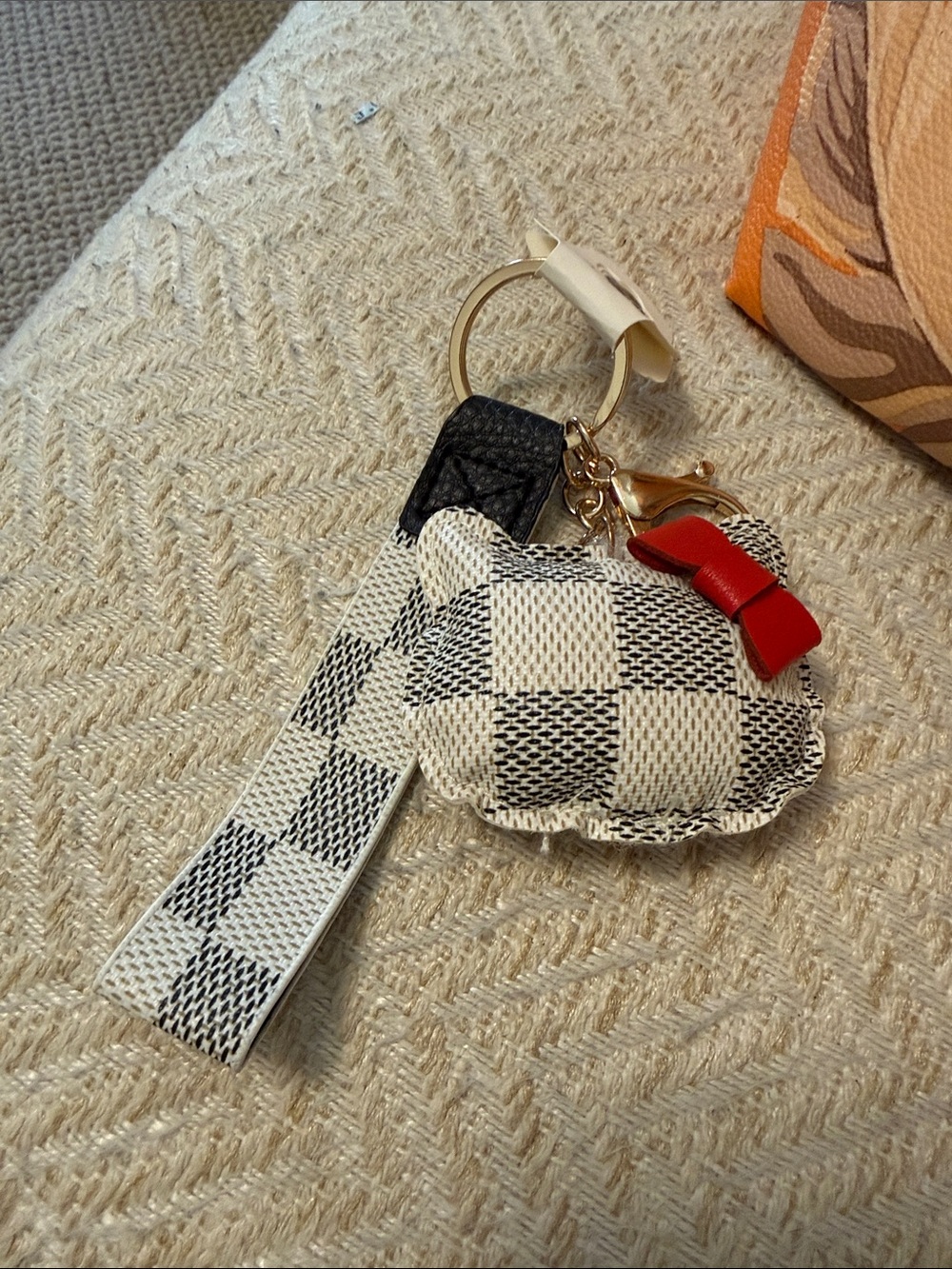 Cream Checkered Keychain Kitty Cat Red Bow Bag Charm New - Picture 2 of 2